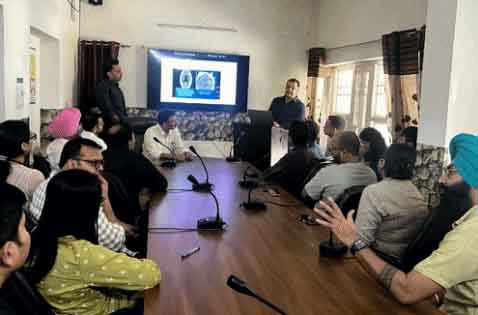 सिविल अस्पताल जालंधर में प्रशिक्षण सत्र में मौजूद डॉक्टर।